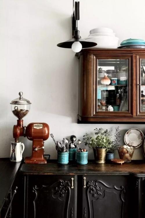 Семья с маленьким доходом, купила за бесценок старый дом. 03