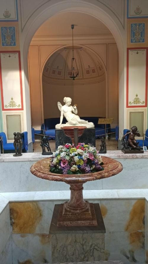 Лишь в том случае, если вы как и я любите Италию, но пока нет возможности туда добраться, то вы найдете уголок Италии в Санкт-петербурге! 01