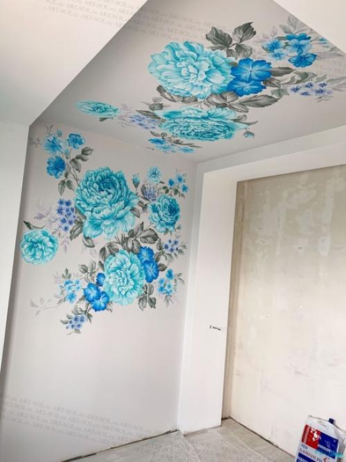 Роспись потолка и стены в спальне - цветы в оттенках синего. 05