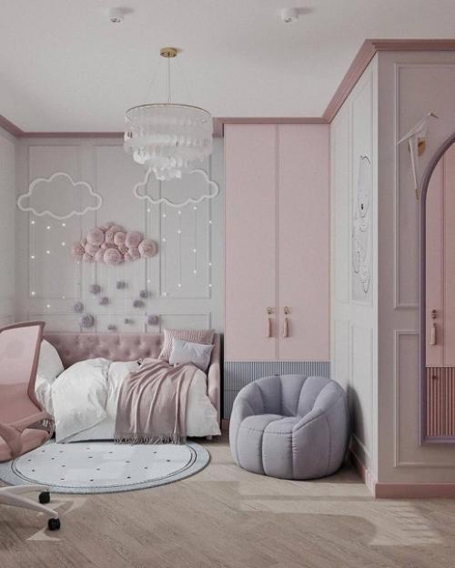 Детская комната для маленькой принцессы выполнена в красивых пастельных оттенках, создавая нежное и утонченное цветовое сочетание. 01