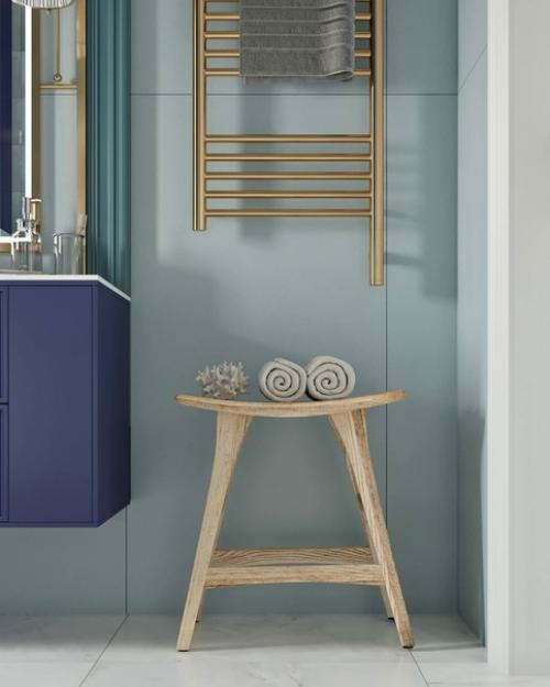 Ванная комната выполнена в яркой и стильной цветовой гамме бирюзового и сиреневого оттенков. 03