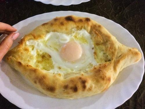 Здравствуйте, хотела оставить свой отзыв о ресторане грузинской кухни, возле метро Ак. 01