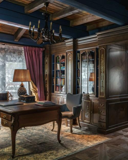 Дом в Подмосковье. Этот дом - грандиозная трехлетняя работа; конструктив занял полтора года, декор - еще полтора. 06