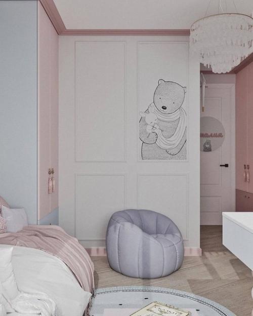 Детская комната для маленькой принцессы выполнена в красивых пастельных оттенках, создавая нежное и утонченное цветовое сочетание. 06