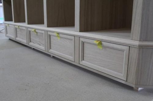 Необычный шкаф.  Очень нетрадиционный шкаф изготавливают для заказчицы из Москвы мастера мебельной фабрики Woodros. 02