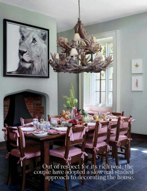 Свой роскошный особняк показала. 01