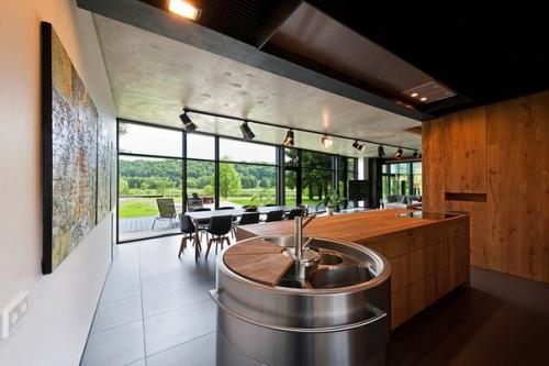 Дом на берегу реки в Каунасе. 02