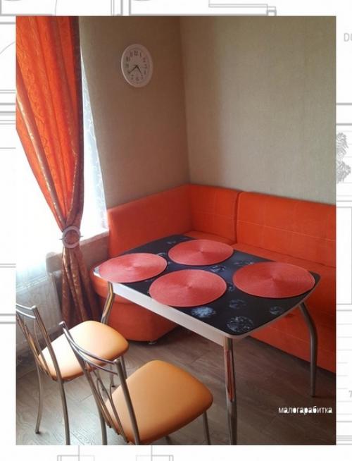 В яркой кухне все кажется солнечным и жизнерадостным, яркие цвета добавляют позитива в настроение. 02