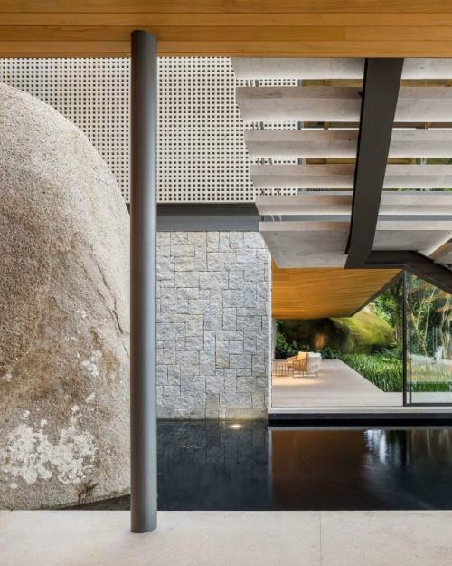 Дом на побережье Ангра - дус - рейс - яркий пример того, как архитектура может стать продолжением природы. 04