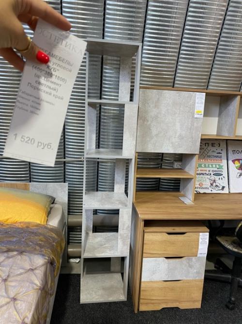 Устанавливая стеллаж в интерьере любой комнаты, получают практичное и организованное мини - пространство. 04