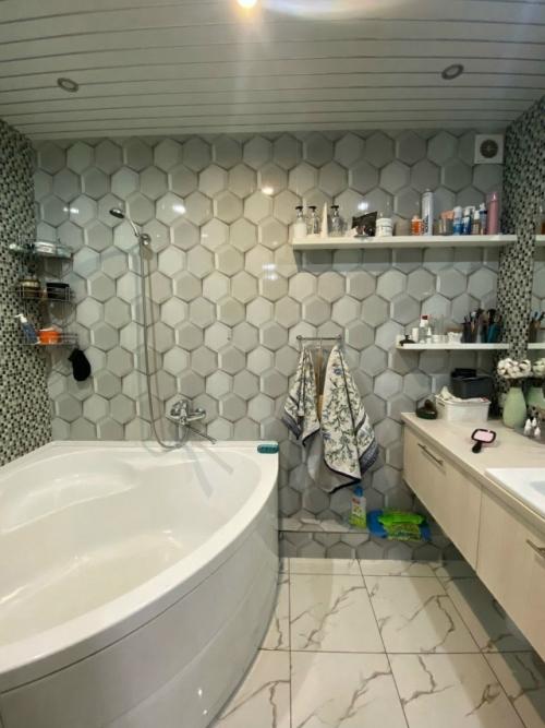 Продам 3 комнатную квартиру в новоенисейске 6 этаж. 07