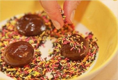 Шоколадные конфеты с начинкой? 07