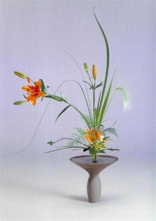 Красивый дизайн современного интерьера во многом обязан развитию японского искусства, которое всем хорошо известно под названием икебана. 01