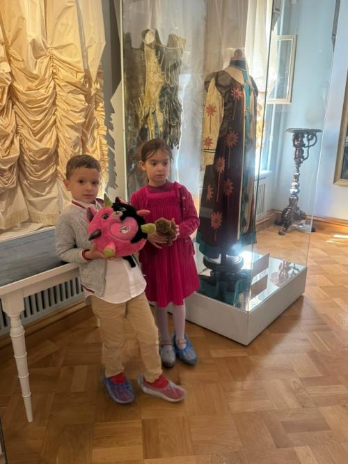 Вся семья в сборе - дочь и четверо наших детей в Петербурге. 01