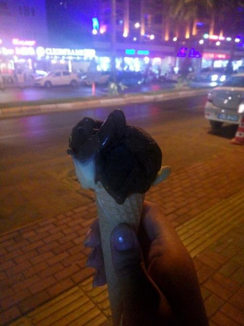 В десяти минутах от нас живёт мой крестный. 06