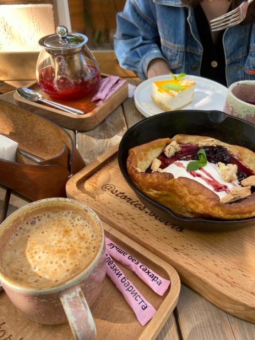 Гостим в Че.  Места - китайская столовая 1, Y Bistro, дело не в кофе на советской, Stories, миндаль. 04