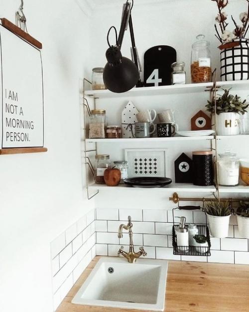 Маленькая кухня с необычной формой. 02