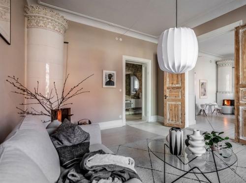 Расписанная печь и обои с цветочками в прихожей: нежный интерьер в Гётеборге. 05