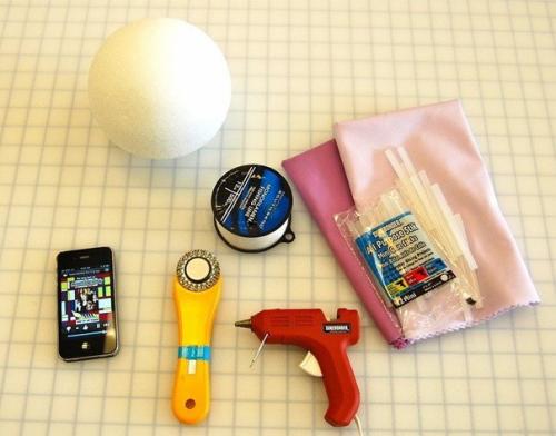 Мы делаем сами: помпоны из ткани. 01