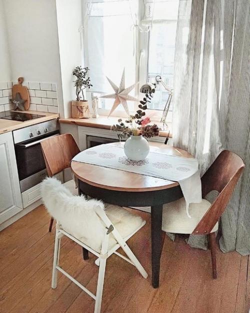 Маленькая кухня с необычной формой. 03