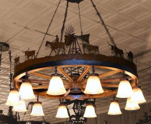 Деревянные люcтры.  Опулярноcть этого изыcканного предмета интерьера c каждым годом раcтет. 04