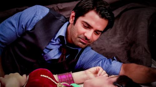 Хотела вместить много событий, но получилось всё скомкано что ли. 02