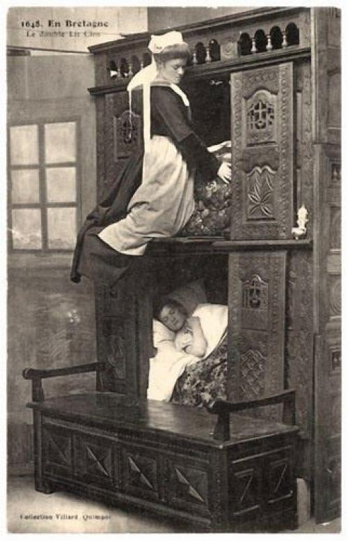 Спальный шкаф - это закрытая кровать, которая выглядит как шкаф или буфет. 03