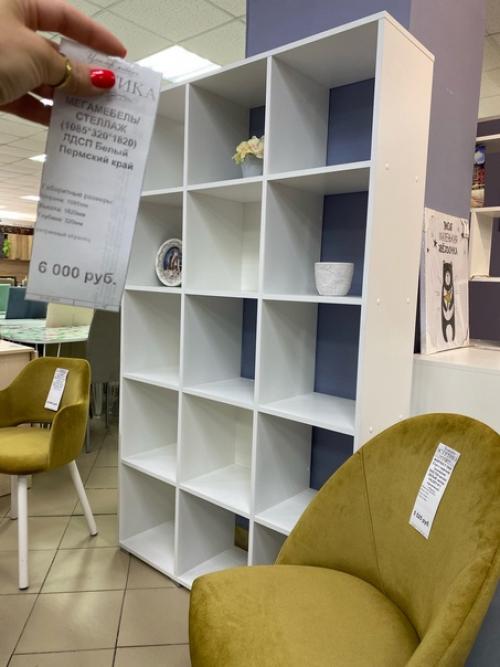 Устанавливая стеллаж в интерьере любой комнаты, получают практичное и организованное мини - пространство. 08