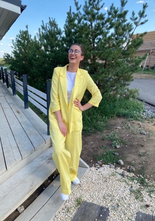 - Улыбнись!  - Зачем?  - Ты же уникальна. 01