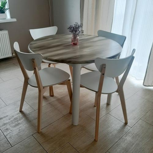 За последние полгода я отреставрировала много чего в нашем доме: комод, стол, керамогранит в ванной. 02