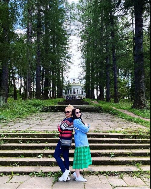 Середниково - старинная подмосковная усадьба, хранящая в своем ансамбле черты эпохи расцвета русского классицизма - золотого века русских усадеб. 03