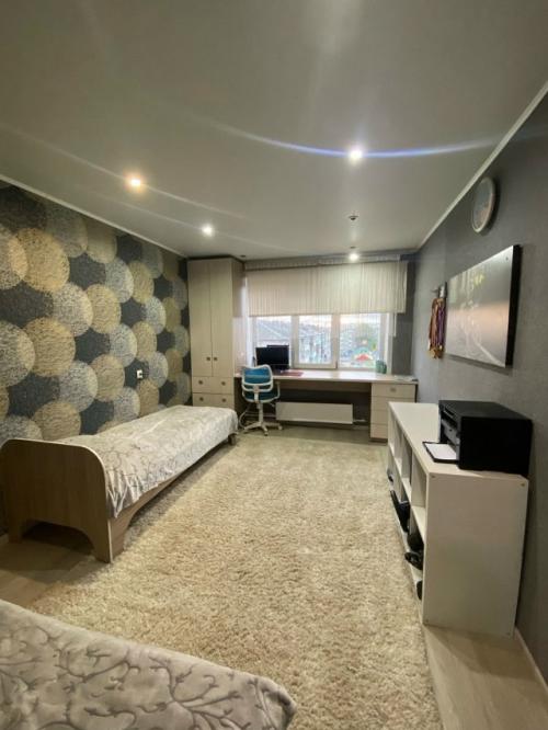 Продам 3 комнатную квартиру в новоенисейске 6 этаж. 03