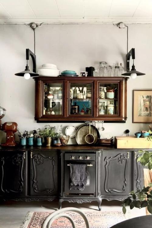 Семья с маленьким доходом, купила за бесценок старый дом. 02