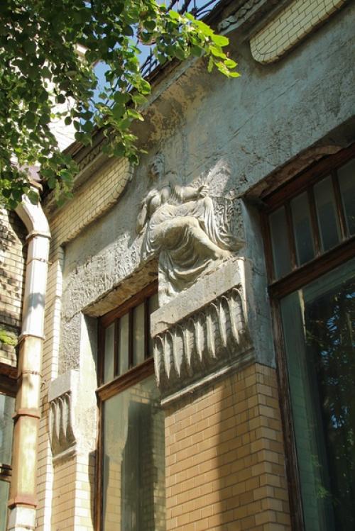 Мы много путешествовали по большим городам, отдалённым от Москвы - Рязань, Пенза, Сызрань, Самара. 03