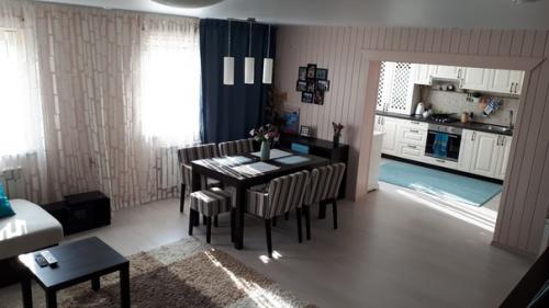 На оценку.  Делали ремонт в нашем дачном доме сами, вдвоем с мужем, в первый раз. 01