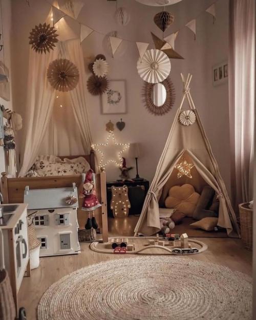 Секрет этого мега уютного интерьера, невероятно прост - белая основа, красивая мебель из натурального дерева и теплые бежевые акценты. 03