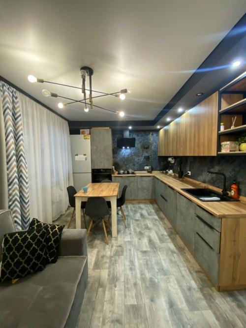 Продам 3 комнатную квартиру в новоенисейске 6 этаж. 05