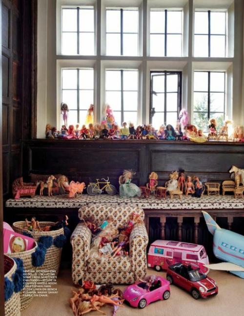 Свой роскошный особняк показала. 06