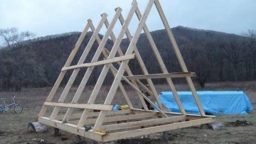 Вот такой вот у нас домик на участке.