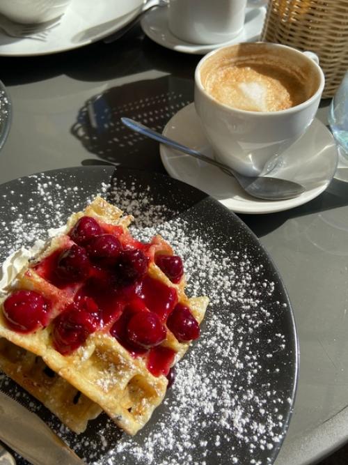 Гостим в Че.  Места - китайская столовая 1, Y Bistro, дело не в кофе на советской, Stories, миндаль. 05