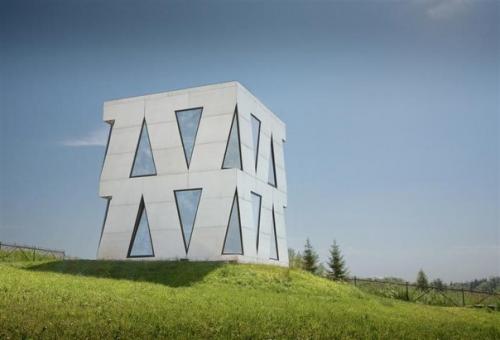 Лишь в том случае, если вы любите архитектуру так же, как и мы, то вам понравится наша подборка необычных жилых домов Подмосковья? 06