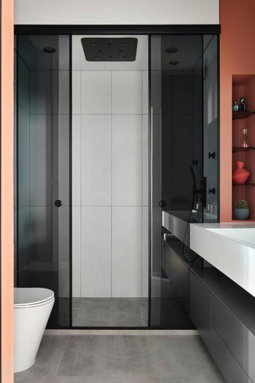 Реализованный интерьер монохромной квартиры, площадью 62 кв. 02