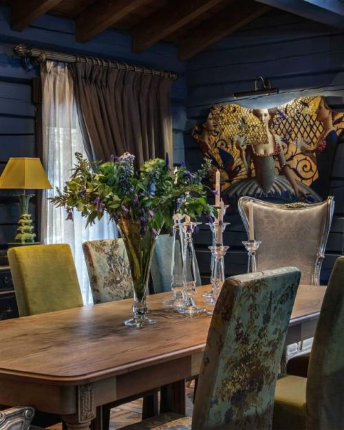 Дом в Подмосковье. Этот дом - грандиозная трехлетняя работа; конструктив занял полтора года, декор - еще полтора. 05