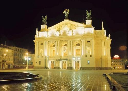 Топ 10 мест, которые надо посетить во Львове. 01