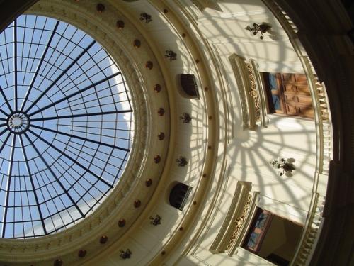 Skylight ( номер 14 на картинке дома) - a Window in the Roof of a Building = окно в крыше. 04