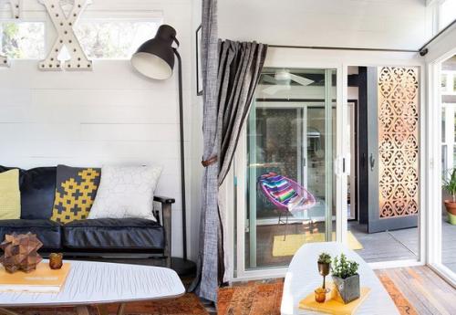 В техасском городе Остин (Austin) расположен небольшой, но очень уютный дом. 01