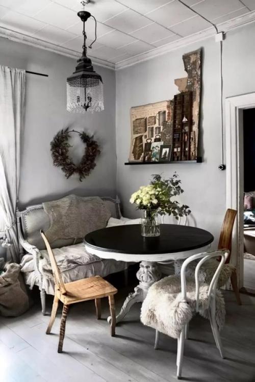 Семья с маленьким доходом, купила за бесценок старый дом. 05