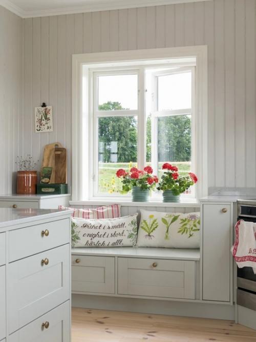 Уютный красный дом Лизы и ее мужа Рикарда, построенный с большой любовью к старому. 02