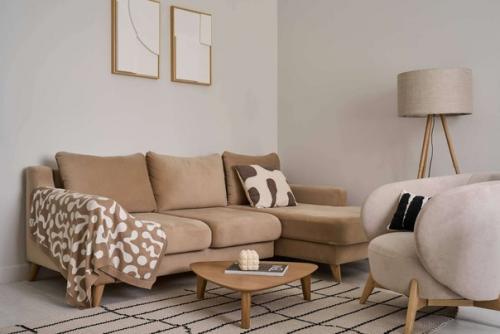 Дизайнер Анастасия Громова обновила интерьер двухкомнатной квартиры для молодой семейной пары. 02