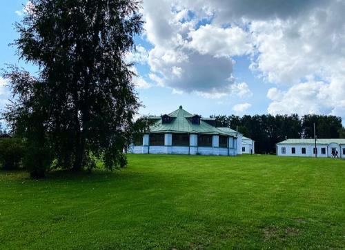 Середниково - старинная подмосковная усадьба, хранящая в своем ансамбле черты эпохи расцвета русского классицизма - золотого века русских усадеб. 04